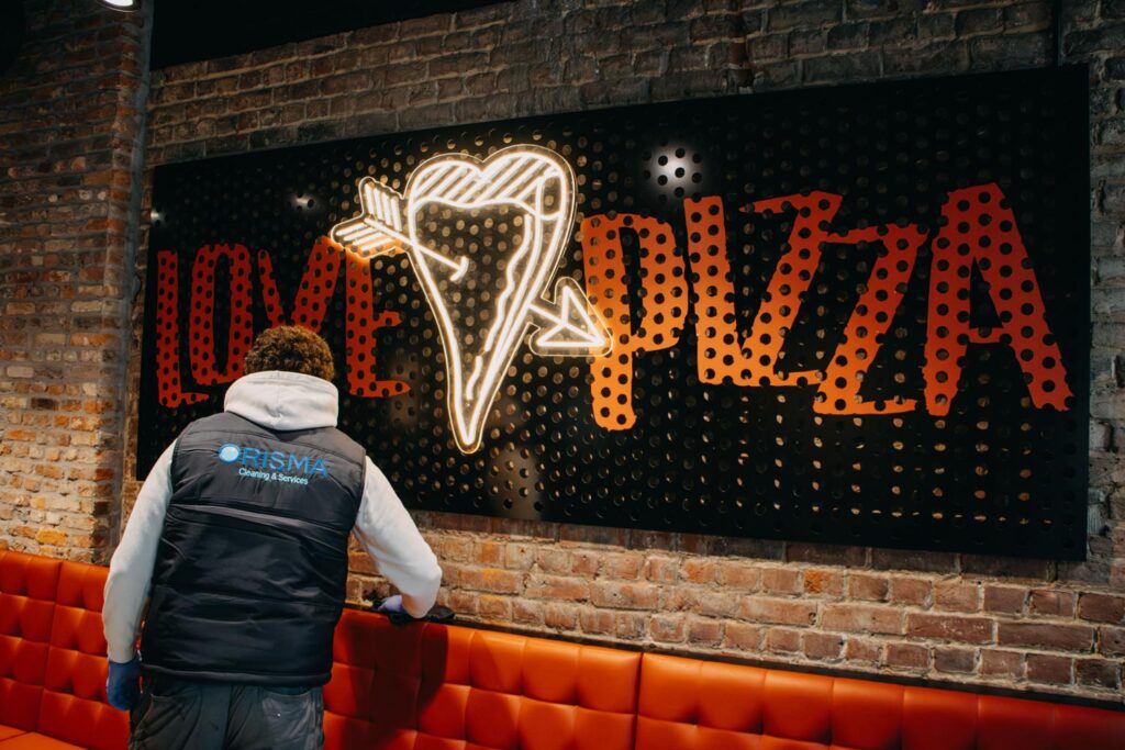 Professionele-ramenwas-en-opkuiswerken-bij-Pizza-Hut-2 Professionele ramenwas en opkuiswerken bij Pizza Hut 2