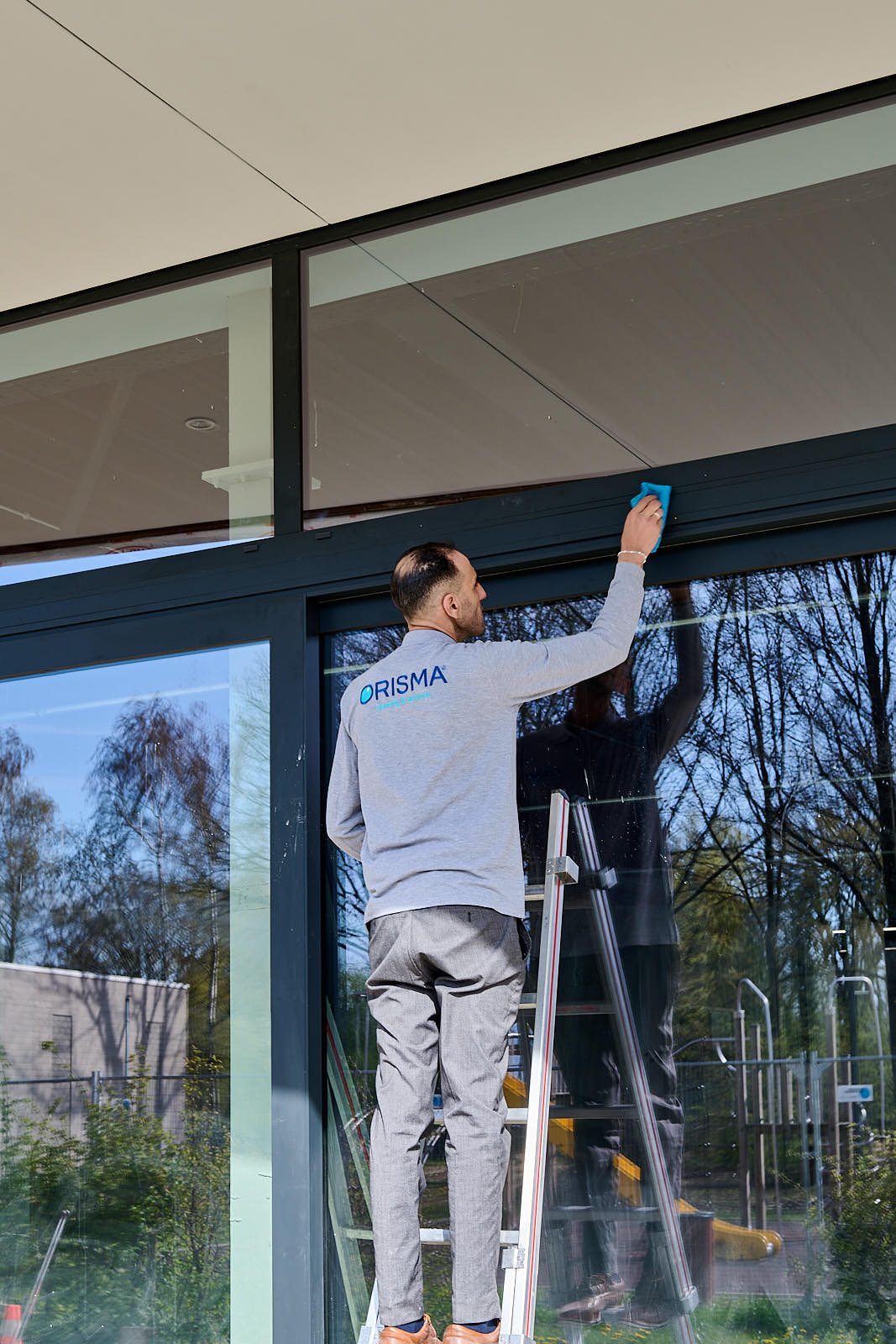 20210422 Orisma Lennik 295 Ramenreiniging van de ramen door orisma